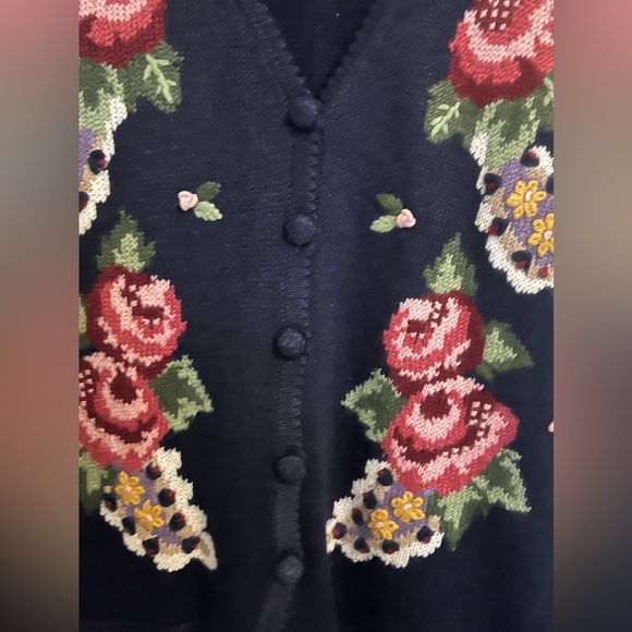 Vintage Jantzen Women's Floral Embroidered by Hand Knit Navy Blue Vest, Size M - Picture 7 of 12